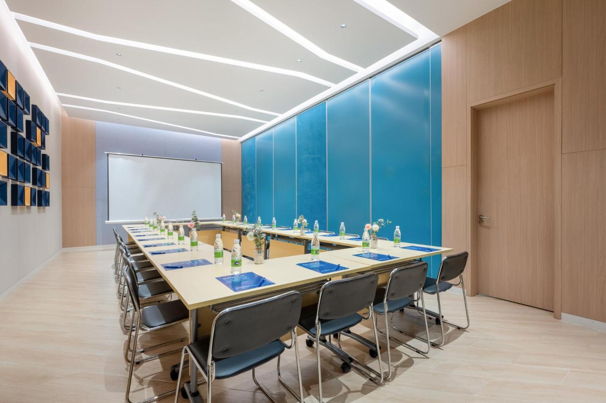 Holiday Inn Express Jiangmen Jianghai By Ihg Екстер'єр фото