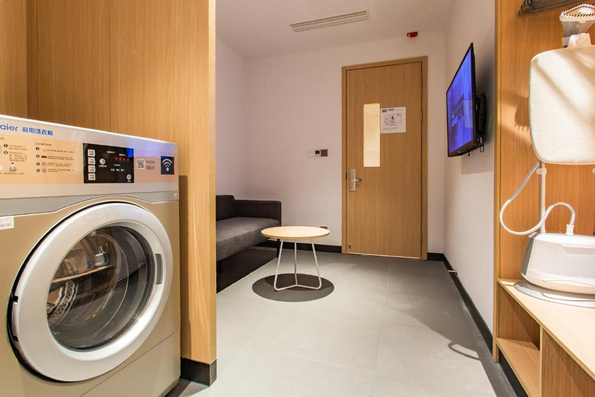 Holiday Inn Express Jiangmen Jianghai By Ihg Екстер'єр фото