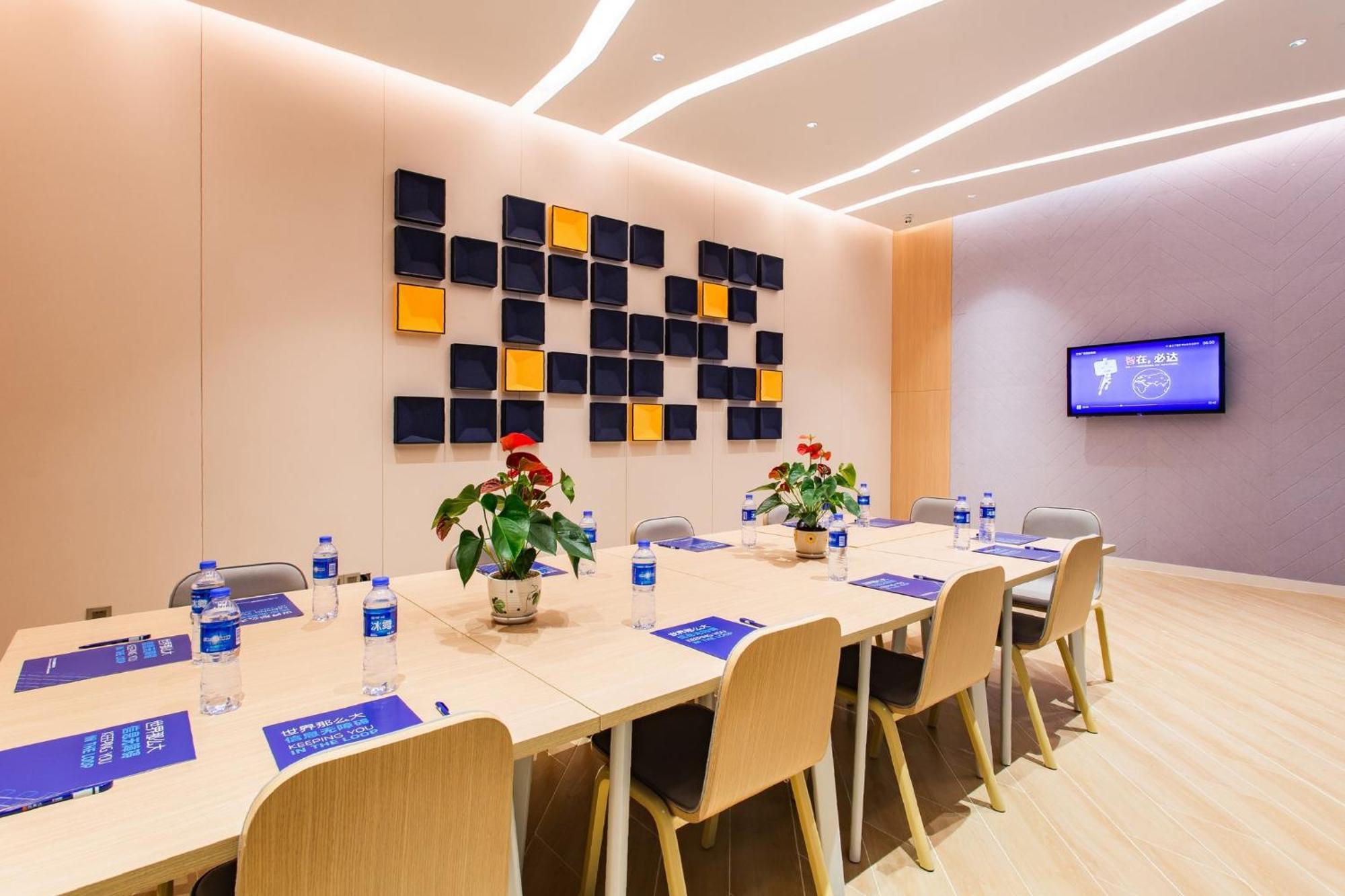Holiday Inn Express Jiangmen Jianghai By Ihg Екстер'єр фото