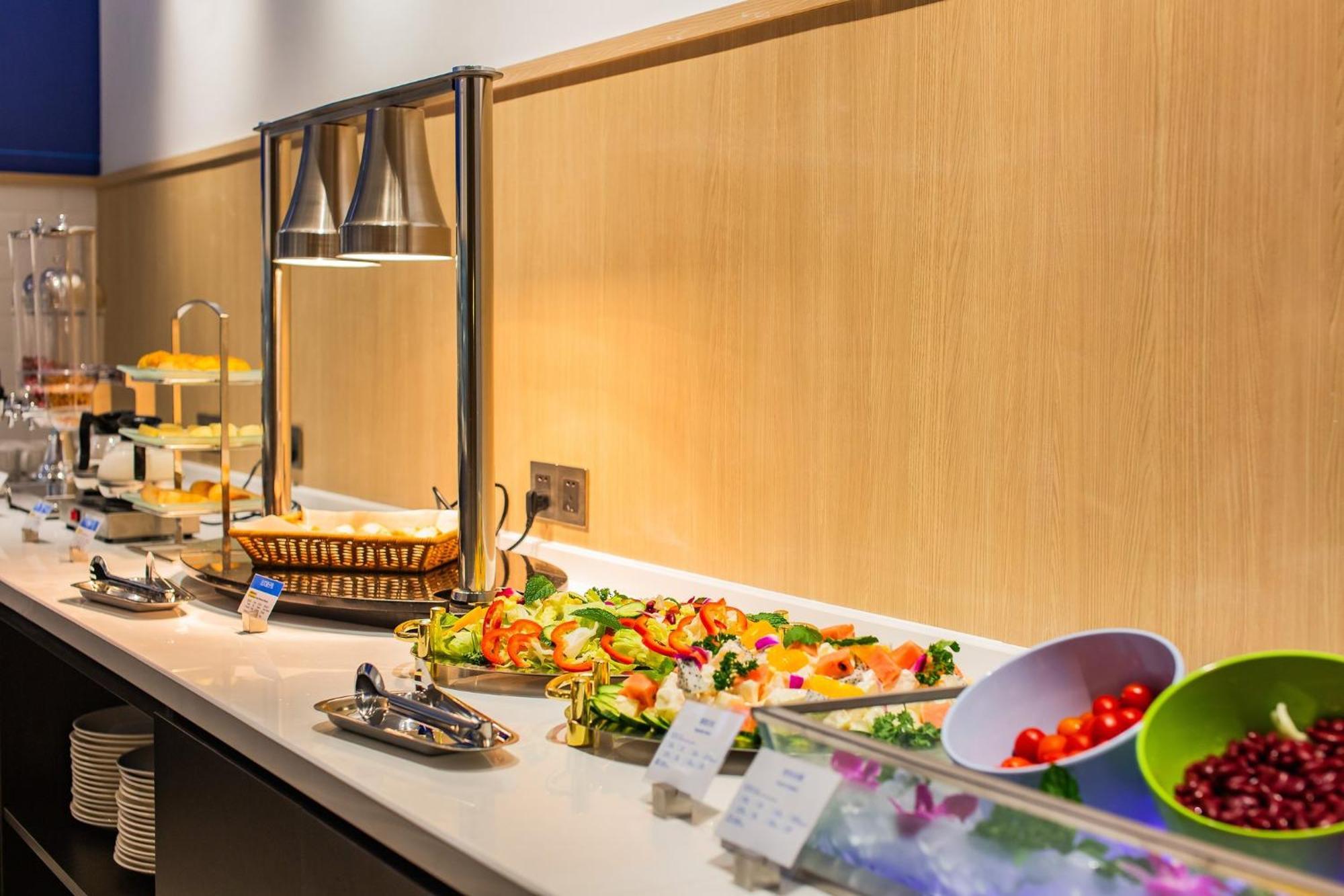 Holiday Inn Express Jiangmen Jianghai By Ihg Екстер'єр фото