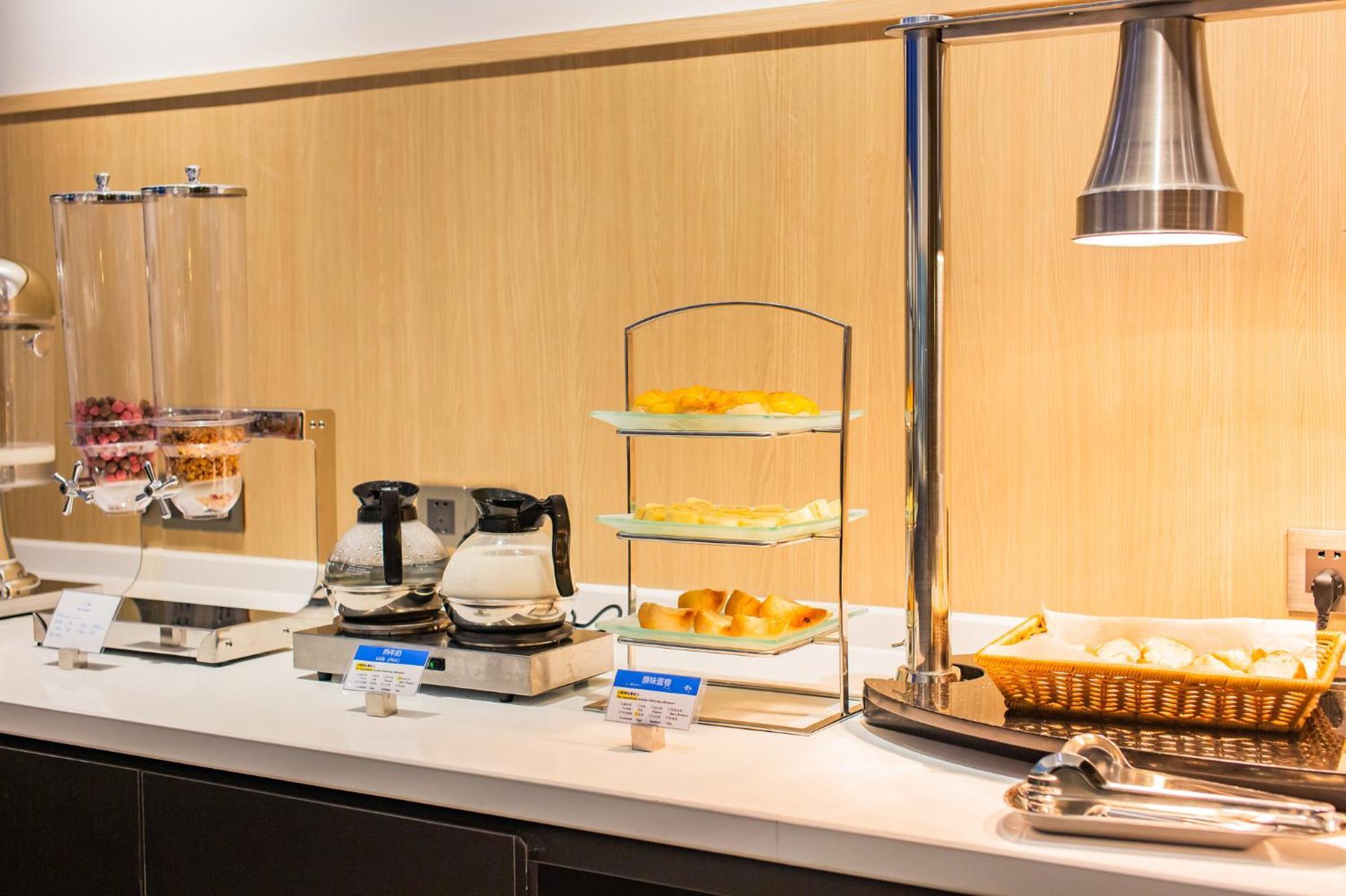 Holiday Inn Express Jiangmen Jianghai By Ihg Екстер'єр фото