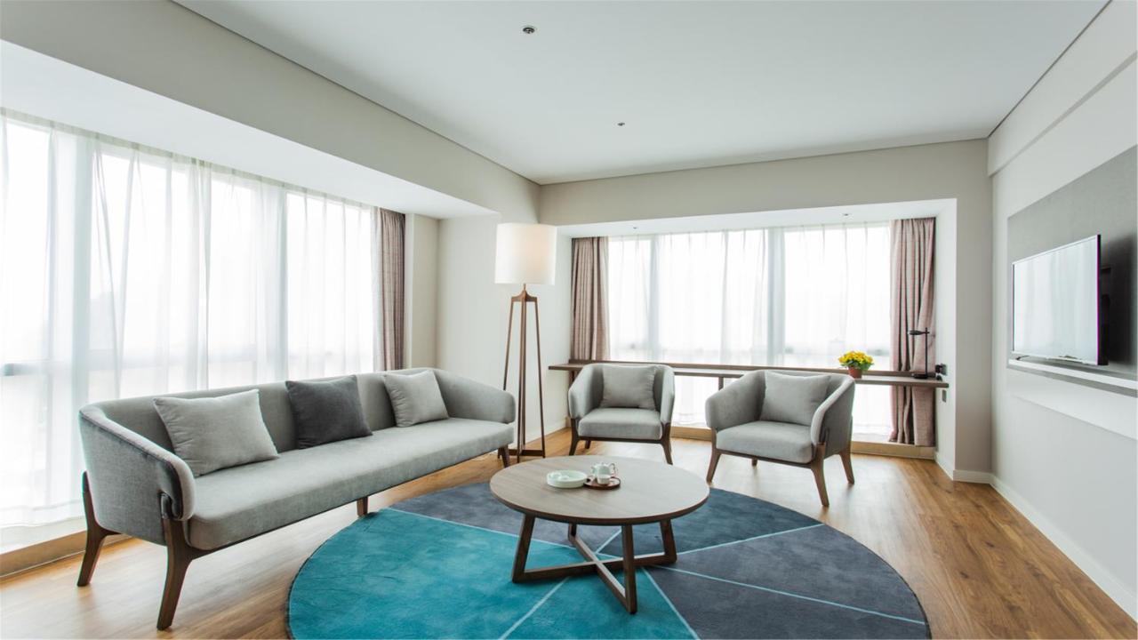 Holiday Inn Express Jiangmen Jianghai By Ihg Екстер'єр фото